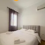 Soho Front 55Sqm Apt In Athens
