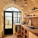 Earthy: A Rustic Abode W/ Garden And Sea Views