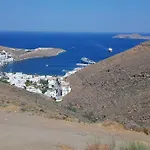 Κυθνος Δρυοπίδα, Στούντιο Χατζής