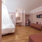 L Suites The Writer'S House
