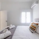 The Hostmaster City Pulse