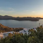 Sunset Studio In Plaka
