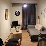 Anna'S House