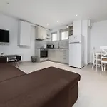 Sweet And Comfy 2Bd Apartment Next To Metro And Archeological Museum