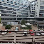 Cozy Apt! Friends & Family - Private Paid Parking