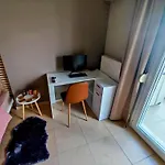 Cozy Apt! Friends & Family - Private Paid Parking