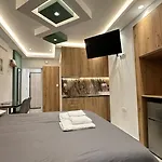 Luxury Semi Basement Apartment With Terrace