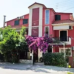 Logan'S Beach Hotel