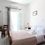 Stella'S Place, Vlichada