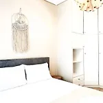 Pame Rentals - Chic Alimos Home, 5 Min Walk To The Beach