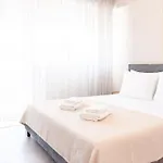 Pame Rentals - Chic Alimos Home, 5 Min Walk To The Beach