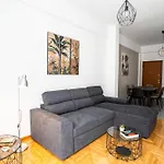Spacious 2Bd/1.5Ba Downtown One-Step From Victoria
