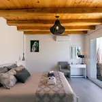 Restia Seaside Apartment Ii, 50M From Megas Gialos Beach