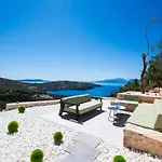 Pantea Luxury Villa