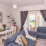 Lydia'S Apartments