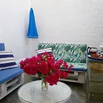 Small Traditiional Home Near The Shops And Restaurants In Korissia, Kea