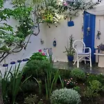 Small Traditiional Home Near The Shops And Restaurants In Korissia, Kea