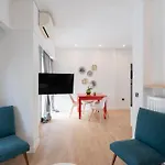 Modern Apartment In Athens Close To City Center