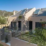 Osiris - Cozy Sea Walk Lodge With Private Garden