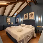 L Suites The Writer'S House