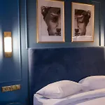 L Suites The Writer'S House