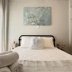 Athenian Cosy Gateaway