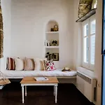 La Maison, Triandaros