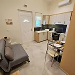 Nikolas Home I