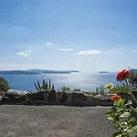 Perivolas Hotel