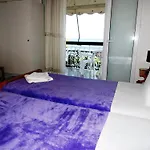 Blue Sky Apartments & Rooms
