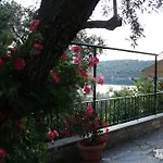 Violetta Studios & Apartments