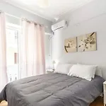 Cosy Central Apartment In Plaka
