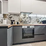 Two-Bedroom Apartment In Pagrati