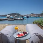 Michalakis Seaside Suites