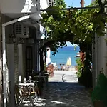 Chrisi Akti Hotel