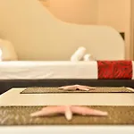 Queen Boutique Suites