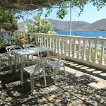 Alexandros Hotel