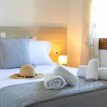 Villa Mirsini, A 3 Minute Walk From 2 Beaches