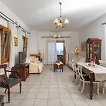 Villa Mirsini, A 3 Minute Walk From 2 Beaches