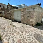Mantamados Stone House
