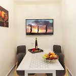 Pireas Jewel New Design Apt With Backyard