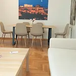 Elegant Apartment In Plaka
