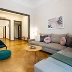 Meadows - Luxury 3-Bedroom Apartment In Athens
