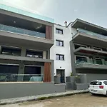 Semiramis Modern - Sleeps 8