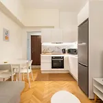 Modern Apt Next To Metro Panepistimio