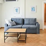 Spacious Apartment In Athens