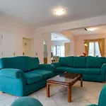 Luxury Villa King George