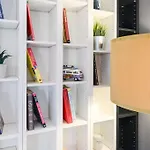 Modern Apt Close To Metaxourgeio