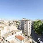 Modern Apt Close To Metaxourgeio