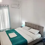 La Familia Apartments